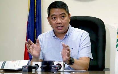 <p style="text-align: left;"><strong>NO RICE PRICE SPIKE.</strong> Agriculture Assistant Secretary Arnel de Mesa assures on Thursday (July 25, 2024) stable supply of rice in the country, saying there is no reason for a retail rice price spikes despite the effects of enhanced southwest monsoon and super typhoon Carina. He also reported continuous aid to farmers affected in the agriculture sector. <em>(PNA file photo by Ben Briones)</em></p>