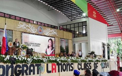 <p><strong>AGENTS OF CHANGE.</strong> Antiqueña Senator Loren Legarda speaks before some 1,500 graduates o of the University of Antique Sibalom campus in the afternoon of Wednesday (July 10, 2024). She urged graduates to be agents of positive and transformative change. (<em>PNA photo by Annabel Consuelo J. Petinglay)</em></p>