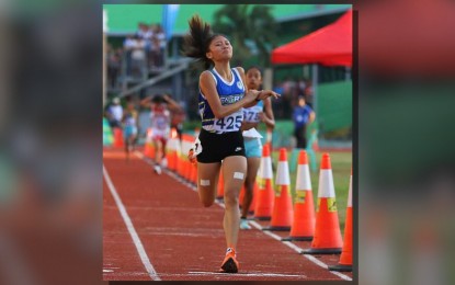 <p><strong>FIRST GOLD. </strong>Asia Paraase of Lapu Lapu City, Cebu delivers the first gold medal in the Palarong Pambansa on Thursday (July 11, 2024). The 17-year-old clocked 10:27.36 in the secondary girls 3,000-meter run at the Cebu City Sports Center track and field stadium. <em>(Photo courtesy of PSC Media Pool)</em></p>