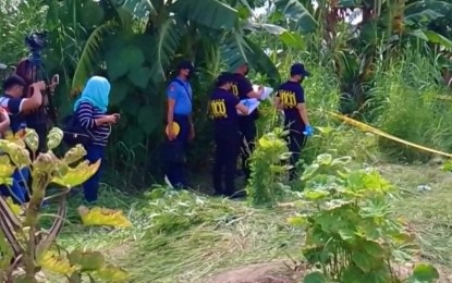 <p><strong>BUSTED.</strong> Police investigators conduct a post-incident investigation at the site where the suspected drug peddler was killed during a buy-bust operation in Shariff Aguak, Maguindanao del Norte, on Thursday afternoon (July 11, 2024). The PDEA-BARMM said the suspect resisted arrest leading to a shootout.<em> (Photo from PDEA-BARMM)</em></p>