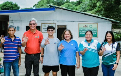 <p><strong>YOUTH IN AGRICULTURE.</strong> Department of Agriculture (DA) National Organic Agriculture Program Director Bernadette San Juan (3rd from right) visits the "May money sa Mani" project of Matthew Profeta (3rd from left) in Tanza, Cavite in this undated photo. Profeta is one of the program beneficiaries of the Youth Internship Program on Organic Agriculture (YIPOA) that seeks to encourage the youths to train and engage in agriculture. <em>(Photo courtesy of DA - National Organic Agriculture Program)</em></p>