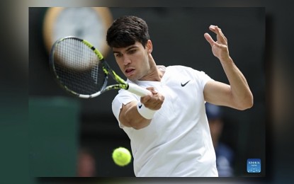 <p><strong>OFF TO THE CHAMPIONSHIP.</strong> Carlos Alcaraz of Spain hits a return during the men's singles semifinals between him and Daniil Medvedev of Russia at the Wimbledon Tennis Championship in London, Britain on July 12, 2024. Alcaraz will meet Serbian Novak Djokovic at the finals on Sunday. (Xinhua)</p>