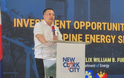 <p><strong>POWER SUBSIDY</strong>. Department of Energy Undersecretary Felix William Fuentebella delivers his speech at the Build Better More Infrastructure Forum in New Clark City, Capas, Tarlac on Friday (July 12, 2024). He briefed the media on programs to improve the power sector. <em>(PNA photo by Kris M. Crismundo)</em></p>