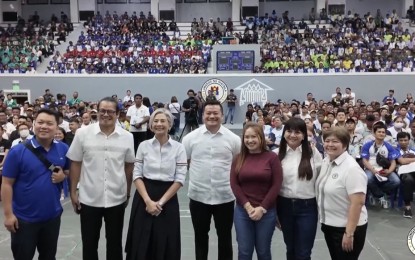 <p><strong>AID FOR 'TANODS'.</strong> Officials of the city government of Manila pose for a photo opportunity with the barangay tanods of the city's fifth district during the "Kadiwa ng Pangulong Ferdinand "Bongbong" Marcos Jr." program at the San Andres Sports Complex on Monday (July 15, 2024). A total of 5,000 barangay tanods from the district each received cash aid worth PHP2,000 from the national government during the program. <em>(Screengrab from Manila PIO)</em></p>