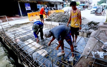 <p><strong>UPSKILLING.</strong> Workers install steel frames in a flood control project in Sampaloc, Manila on July 15, 2024. Senator Joel Villanueva on Thursday (Aug. 8, 2024) urged for the passage of a measure that seeks to boost the skills of the workforce through enterprise-based education and training, apprenticeship and upskilling to address underemployment.<em> (PNA photo by Ben Briones)</em></p>