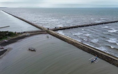 <p><strong>CONCRETE SEAWALL</strong>. The PHP87-million seawall along the shoreline of Barangay Zone 1 in Cadiz City, Negros Occidental constructed by the Department of Public Works and Highways. It serves as a barrier between the sea and the land, absorbing and reflecting wave energy to prevent further erosion of the coastline. <em>(Photo courtesy of DPWH- Negros Occidental 1st District Engineering Office)</em></p>