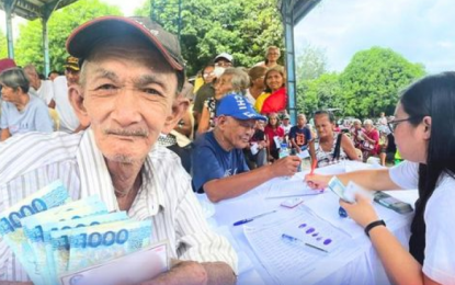 <p><strong>SOCIAL PENSION</strong>. Indigent seniors get their social pension from the government in this undated photo. Department of Social Welfare and Development spokesperson Irene Dumlao on Wednesday (July 17, 2024) said over 3.7 million indigent senior citizens nationwide have received their social pension in the first half of 2024.<em> (Photo courtesy of DSWD)</em></p>