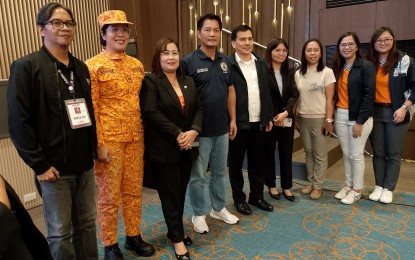 <p><strong>JOINT MEETING</strong>. Bacolod City Mayor Alfredo Abelardo Benitez (4th from left), chairperson of the Regional Development Council (RDC)-6, and Office of Civil Defense-6 Regional Director Raul Fernandez (5th from left), chairperson of the Regional Disaster Risk Reduction and Management Council (RDRRMC)-6, with the Mt. Kanlaon Regional Incident Management Team and other OCD-6 personnel. Benitez presided while Fernandez co-presided in the joint meeting of the RDC-6,  RDRRMC-6, and Regional Peace and Order Council-6 held at the L’ Fisher Hotel in Bacolod City on Thursday (July 18, 2024). (<em>PNA photo by Nanette L. Guadalquiver)</em></p>