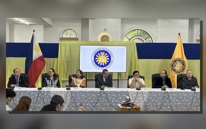 <p><strong>UNITED.</strong> The seven-member en banc of the Commission on Elections, led by chairperson George Erwin Garcia (center), holds a press briefing at the poll body's main office in Intramuros, Manila on Wednesday (July 17, 2024). Garcia, together with Commissioners (L-R) Ernesto Ferdinand Maceda Jr., Aimee Ferolino, Socorro Inting, Marlon Casquejo, Rey Bulay and Nelson Celis, said they will not resign or take leave amid bribery allegations. <em>(PNA photo by Ferdinand Patinio)</em></p>