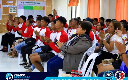 <p><strong>SKILLS TRAINING.</strong> The Department of Labor and Employment and the city government of Surigao on Thursday (July 18, 2024) facilitate the 20-day carpentry and masonry training of 44 Badjaos under the Tulong Panghanapbuhay sa Ating Disadvantaged/ Displaced Worker (TUPAD) Program. The beneficiaries will also work for 15 days with a PHP385 daily wage under the TUPAD Program at the Badjao Housing Project in Surigao City. <em>(Photo courtesy of Surigao CIO)</em></p>