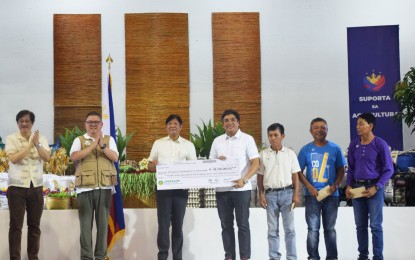 <p><strong>GOVERNMENT SUPPORT</strong>. President Ferdinand R. Marcos Jr. (3rd from left) turns over a cheque worth PHP48 million to Pangasinan Governor Ramon Guico III under the Presidential Assistance for Farmers, Fisherfolk and their Families at Narciso Ramos Sports and Civic Center gymnasium in Lingayen town on Friday (July 19,2024). Some 4,000 beneficiaries in the Ilocos Region are from Pangasinan. <em>(Photo courtesy of PIA-Pangasinan)</em></p>