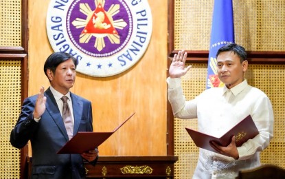 <p><strong>NEW EDUCATION SECRETARY.</strong> President Ferdinand R. Marcos Jr. (left) administers the oath of office to newly appointed Education Secretary Sonny Angara at Malacañan Palace on Friday evening (July 19, 2024). The President appointed Angara to lead the Department of Education after Vice President Sara Duterte tendered her resignation from the Cabinet post in June. <em>(Photo courtesy of PCO)</em></p>