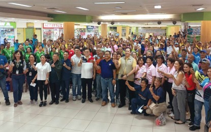 <p><strong>GOVERNMENT ASSISTANCE. </strong> The Cooperative Development Authority distributes financial assistance to 23 cooperatives in Western Visayas in a ceremony in La Paz, Iloilo City on Saturday (July 20, 2024). The agency vowed to continue granting assistance to cooperatives as long as their organizations remain compliant and productive. <em>(PNA photo by PGLena)</em></p>