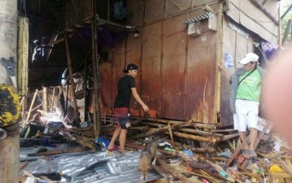 <p><strong>EVACUATION.</strong> Strong winds and waves destroy houses in coastal barangays in Iloilo City on Sunday (July 21, 2024). The city government has ordered the preemptive evacuation of families living in high-risk areas. <em>(Photo courtesy of CDRRMO)</em> </p>