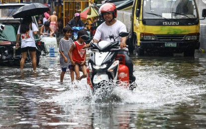 <p><strong>NO ROAD.</strong> Intermittend heavy rains submerge a street in Sta. Cruz, Manila on Tuesday (July 23, 2024). Twenty-four flooded road sections in Metro Manila have already been closed and are not passable. <em>(Photo by Joan Bondoc)</em></p>