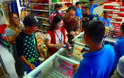 <p><strong>FOOD STAMP.</strong> A beneficiary of the 'Walang Gutom 2027' redeems his food stamp at a retail store in Cebu. Department of Social Welfare and Development regional director Shalaine Marie Lucero on Tuesday (July 23, 2024) said the initial batch of the food stamp beneficiaries in Cebu and Negros Oriental provinces have already redeemed their assistance aimed at eliminating hunger in the Philippines. <em>(Photo courtesy of DSWD-7)</em></p>
<p> </p>