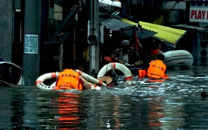 <p><strong>HEAVY FLOODING</strong>. Members of Iglesia ni Cristo's SCAN International ferry residents and their pets to higher grounds amid floods along Araneta Avenue in Quezon City on Wednesday (July 24, 2024). As of 2 p.m., 25,867 Quezon City residents are staying in various evacuation centers in the city. <em>(PNA photo by Ben Briones)</em></p>