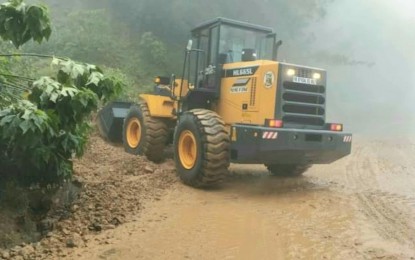 <div dir="auto">
<div dir="auto"><strong>ROAD CLEARING.</strong> Heavy equipment from the Department of Public Works and Highways, provincial and municipal local governments, and those of private contractors, are being mobilized as of Wednesday (July 24, 2024) to help clear the roads of blockade due to rock or landslides, in different provinces of the Cordillera. This, as Super Typhoon Carina continues to pummel parts of Luzon. <em>(PNA photo courtesy of Governor Melchor Diclas Facebook page)</em></div>
</div>