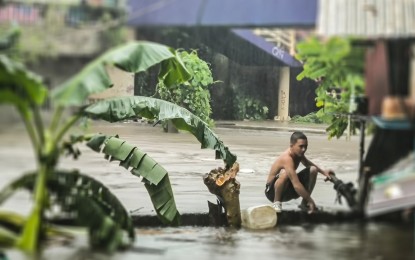 <p><strong>BALANCING ACT.</strong> A resident Iof Palmera Homes Phase 3 in Novaliches, Quezon City fixes things at his submerged house on Wednesday (July 24, 2024). Torrential rains caused by the enhanced southwest monsoon and Typhoon Carina caused widespread flooding that placed Metro Manila under a state of calamity. <em>(PNA photo by Joan Bondoc)</em></p>