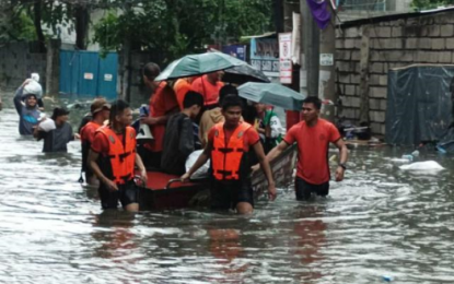 <p><strong>SYMPATHY</strong>. Philippine Coast Guard personnel help evacuation of residents in flooded areas of Metro Manila on Wednesday (July 24, 2024). Heavy rains due to Super Typhoon Carina and enhanced southwest monsoon left many areas in Luzon flooded, particularly in Metro Manila.<strong><em> (Photo courtesy of PCG)</em></strong></p>