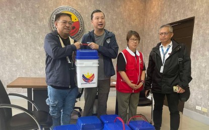 <p><strong>RELIEF DRIVE. </strong>Philippine Charity Sweepstakes Office (PCSO) General Manager Mel Robles (left) on Thursday (July 25, 2024) hands over 500 "charitimba" packs to Valenzuela Mayor Wesley Gatchalian (2nd from left) at the Valenzuela Alert Center. The agency and its branches have launched relief operations for those affected by widespread floods caused by Typhoon Carina and the enhanced southwest monsoon. <em>(Photo courtesy of PCSO)</em></p>