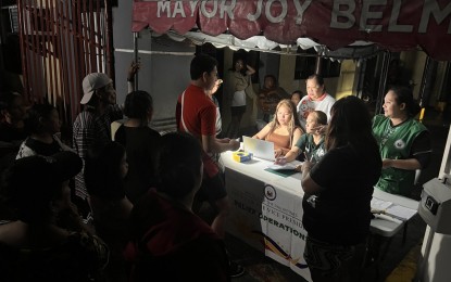 <p><strong>RELIEF OPERATIONS.</strong> The Office of the Vice President (OVP) distributed relief boxes to residents affected by floods in Brgy. Manresa in Quezon City on Thursday (July 25, 2024). The OVP said it aims to aid 6,700 families in Metro Manila and Calabarzon. <em>(OVP photo)</em></p>