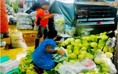 <p><strong>TRADING DAY</strong>. Vegetable traders at the Benguet Agripinoy Trading Center in La Trinidad continue to pack vegetables that arrived from the farm on Thursday (July 25, 2024) amid the intense rains. At least 25 trucks transported highly perishable vegetables from Benguet to Divisoria and Balintawak in Metro Manila, Urdaneta in Pangasinan and other provinces amid flooding especially in Metro Manila. <em>(PNA photo courtesy of Louie Toyao Toclo)</em></p>