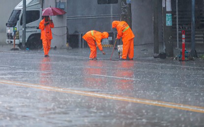 <p><strong>RAINY SEASON.</strong> Personnel of the Department of Public Works and Highways in Quezon City work tirelessly to clear debris from canals and roads along Timog Avenue, Quezon City on Wednesday (July 23, 2024). The PAGASA said the low pressure area off Northern Samar province and the southwest monsoon or habagat will bring rains over parts of the country on Sunday (July 28, 2024).<em> (PNA photo by Robert Oswald P. Alfiler)</em></p>