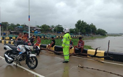 <p><strong>COASTAL PATROL</strong>. A cop makes the rounds in a coastal community in Laoag, Ilocos Norte on Thursday (July 25, 2024). On the same day, a pack of shabu was recovered along the shoreline of Barangay La Paz. <em>(Photo courtesy of Laoag City Police Station)</em></p>