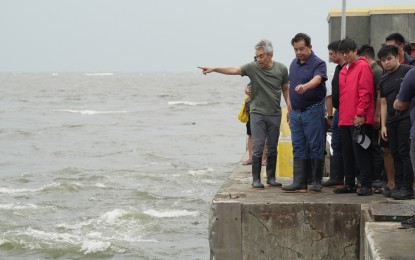 <p><strong>CRITICAL AREA</strong>. House Speaker Martin Romualdez (2nd from left) and Navotas City Rep. Toby Tiangco (left) inspect the damaged Tangos-Tanza Navigational Gate in Navotas City on Thursday (July 25, 2024). Romualdez directed the House Committee on Appropriations to provide immediate funding to repair the damaged floodgate that will mitigate flooding and protect communities.<em> (Photo courtesy of Speaker's office)</em></p>