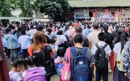 <p><strong>CLASS OPENING.</strong>  Learners of the Jaro 1 Elementary School in Iloilo City attend their first flag-raising for the school year 2024-2025 on Monday (July 29, 2024). The Department of Education said it has not monitored major problems as the new academic year officially began. <em>(Contributed photo)</em></p>