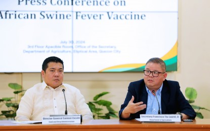 <p><strong>ASF VACCINE.</strong> Agriculture Secretary Francisco Tiu Laurel Jr. (right) and Food and Drug Administration Director General Samuel Zacate announce the issuance of certificate of product registration of the AVAC live vaccines against African swine fever during a joint press conference on Tuesday (July 30, 2024). The AVAC live vaccines from Vietnam will be used in a government-controlled vaccination in red and pink zones beginning the third quarter of the year. <em>(PNA photo by Jess Escaros Jr.)</em></p>