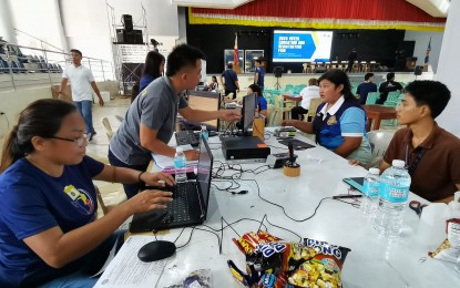 <p><strong>REGISTRATION</strong>. Young voters sign up with the Commission on Elections under the Register Anywhere Program during this May 8, 2024 registration fair in Dumaguete City, Negros Oriental. The Comelec is urging the public to avail of the RAP before its deadline at the end of August 2024. <em>(PNA file photo by Mary Judaline Partlow)</em></p>