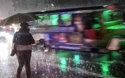 <p><strong>HEAVY RAINS</strong>. A commuter waits for a ride amid heavy downpour in Quezon City in this Aug. 2, 2024 photo. Libon town in Albay province is also experiencing heavy rains since Tuesday (Aug. 27), which prompted Mayor Wilfredo Maronilla to suspend classes on Wednesday.<em> (PNA photo by Joan Bondoc)</em></p>