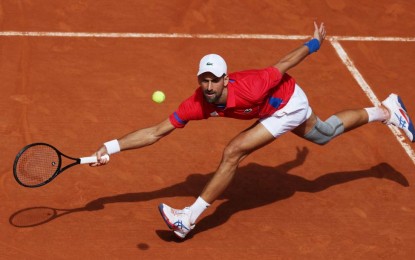 <p><strong>NUMBER ONE SEED.</strong> Novak Djokovic outlasted second seed Carlos Alcaraz in straight sets 7-6 (3), 7-6 (2) to claim gold in the Olympic men's singles, completing his trophy collection in major events. The Serbian player won a bronze in the 2008 Summer Games. <em>(Xinhua)</em></p>