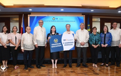 <p><strong>FINANCIAL EDUCATION</strong>. Bangko Sentral ng Pilipinas (BSP) officials Deputy Governor Bernadette Romulo-Puyat (5th from left), Monetary Board Members Romeo Bernardo (3rd fron left), and Walter Wassmer (4th from left) lead the launch of innovative financial education (fin-ed) programs, at the BSP Head Office in Manila on Aug. 5, 2024. The BSP said Tuesday (Aug. 6, 2024) it is working on online and innovative training platforms to further broaden fin-ed and strengthen consumer protection. <em>(Photo from BSP)</em></p>