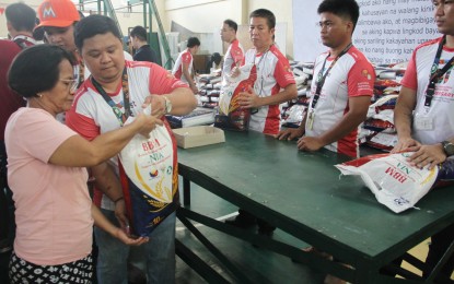 <p><strong>CHEAP RICE FOR VULNERABLE SECTORS.</strong> The National Irrigation Administration (NIA) conducts the soft-launching of its sale of PHP29 per kilogram of rice through its contract growing program at the NIA Central Office in Quezon City on Thursday (Aug. 8, 2024). NIA initially launched the program in "Kadiwa sa NIA" sites in Central Luzon, Calabarzon, Mimaropa, and Caraga. <em>(PNA photo by Jess Escaros)</em></p>