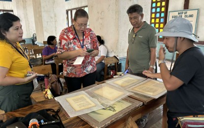 <p><strong>LESSONS IN CONSERVATION</strong>. Richard Baula (right), a conservator of the National Historical Commission of the Philippines, shows workshop participants how to preserve Spanish-era documents, at the Lazi Convent in Siquijor province on Friday (Aug. 9, 2024). The NHCP conducted its 15th Conservation Goes to the Province seminar workshop in Lazi on Aug. 5-9, 2024 to help those managing a convent museum in the municipality.<em> (PNA photo by Mary Judaline F. Partlow)</em></p>