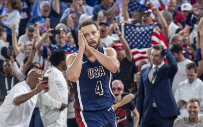 <p><strong>VICTORIOUS</strong>. Stephen Curry (4) of Team USA in action during the men's gold medal game against France in the Paris Olympics at Bercy Arena on Saturday (Aug. 10, 2024). USA won, 98-87. <em>(Anadolu)</em></p>