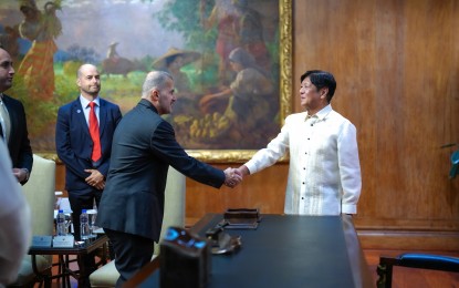 <p><strong>NUCLEAR ENERGY</strong>. President Ferdinand R. Marcos Jr. greets Mohamed Al Hammadi, chairman and chief executive officer of Emirates Nuclear Energy Corp. (ENEC), in a courtesy call in Malacañang on Monday (Aug. 12, 2024). During their meeting, the President expressed the Philippines' intention to add nuclear energy into the country's energy mix. <em>(Photo courtesy of Presidential Communications Office)</em></p>