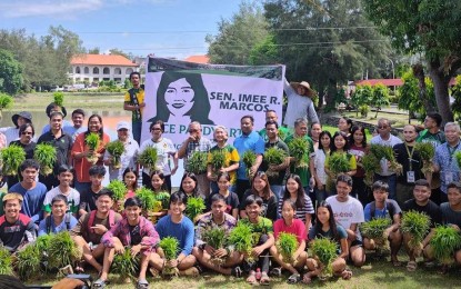 <p><strong>RICE PADDY ART</strong>. Students and government workers participate in the rice paddy art at Mariano Marcos State University in Batac, Ilocos Norte on Monday (Aug. 12, 2024). The activity used IR 1552, a traditional purple rice variety, and NSIC Rc 222, a high-yielding inbred variety. <em>(Photo courtesy of MMSU)</em></p>