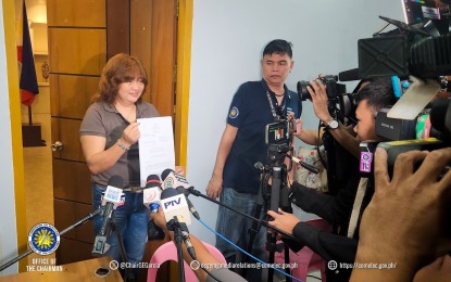 <p><strong>SUMMONED.</strong> Alice Manaloto, a secretary of the Office of Mayor, Bamban, Tarlac holds the copy of the subpoena she received for suspended Mayor Alice Guo from the Commission on Elections (Comelec) at the Bamban Municipal Hall on Tuesday (Aug. 13, 2024). Comelec said the suspended mayor has 10 days from Wednesday (Aug. 14) to file her counter affidavit in connection with the case for material misrepresentation. <em>(Photo courtesy of the Office of the Comelec Chairman)</em></p>