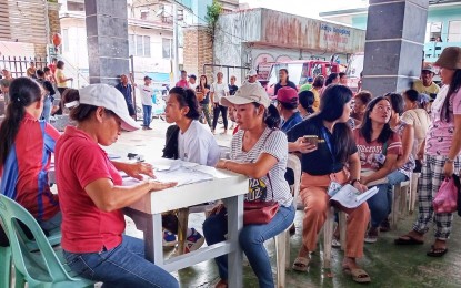 <p><strong>CASH AID</strong>. The payout to beneficiaries in Northern Samar for their participation in a program designed to mitigate the impact of food insecurity and water scarcity in this July 27, 2024 photo. The Department of Social Welfare and Development (DSWD) has released PHP28.5 million to poor families in Eastern Visayas for this initiative. <em>(Photo courtesy of DSWD Region 8)</em></p>