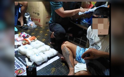 <p><strong>DRUG HAUL.</strong> Operatives of the Regional Police Drug Enforcement Unit-Western Visayas seize more than six kilograms of suspected shabu worth PHP41.344 million during a buy-bust in Purok Malipayon, Barangay 35 in Bacolod City Tuesday night (Aug. 13, 2024). It was the biggest recovery of illegal drugs in this highly urbanized city so far, this year. <em>(Photo courtesy of RPDEU-Western Visayas)</em></p>