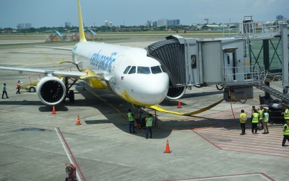 <p><strong>SUSTAINABLE AVIATION</strong>. Cebu Pacific is the first airline to use the bridge mounted equipment at the Mactan-Cebu International Airport in this undated photo. The BME is equipped with ground power solutions that will help airlines reduce carbon footprint and lower fuel cost.<em> (Photo courtesy of Cebu Pacific)</em></p>