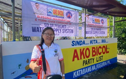 <p><strong>WATER WOES SOLVED.</strong>  Barangay Lidong chieftain Lany Añonuevo gives her thumbs up at the PHP10-million solar-powered water system turned over to the village by AKB Party-List on Thursday (Aug. 15, 2024). At least 200 families in a barangay in Sto. Domingo, Albay will now have access to clean water<em>. (PNA photo by Connie Calipay)</em></p>