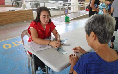 <p><strong>QUALIFIED.</strong> The Department of Social Welfare and Development (DSWD) releases social pensions to qualified pensioners in Western Visayas. On Thursday (Aug. 15, 2024), the agency said 13,468 elderly have been delisted from the social pension program. <em>(Photo courtesy of DSWD-6)</em></p>