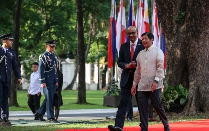 <p><strong>HOPE FOR PEACE</strong>. President Ferdinand R. Marcos Jr. and Singaporean President Tharman Shanmugaratnam, who is in Manila for a three-day visit. The two leaders on Thursday (Aug. 15, 2024) pushed for the peaceful resolution of the continued unrest in their Southeast Asian neighbor Myanmar.<em>  (Photo courtesy of Presidential Photojournalists Association) </em></p>