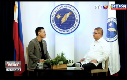 <p><strong>STANDARDIZED KADIWA OPS.</strong> Agriculture Secretary Francisco Tiu Laurel Jr. (right) bares plans to implement standard operations in all Kadiwa stores nationwide during the Malacañang Insider on Thursday (Aug. 15, 2024). He also mentioned the possibility of Kadiwa "franchising" in select areas in the country as the DA expands Kadiwa operations. <em>(Screengrab)</em></p>