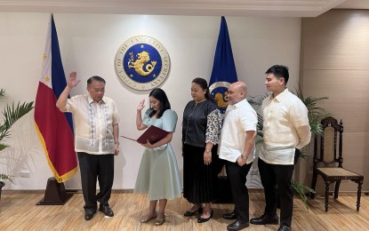 <p><strong>OATH-TAKING</strong>. Executive Secretary Lucas Bersamin on Friday (Aug.16, 2024) swears in Michelle Mae Gonzales as commissioner-at-large of the National Youth Commission. Gonzales will serve the NYC for a term of three years. <em>(Photo courtesy of the Presidential News Desk)</em></p>